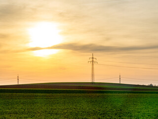 Strommasten am Abend