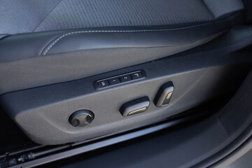 Buttons for adjusting seat position. Control buttons for settings and memory of the driver's seat...