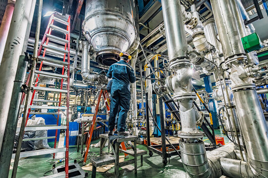 Male worker inspection weld tank, penetrant tank chemical grease