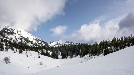 Fototapeta premium Paysage pittoresque du massif du Vercors en hiver autour du Grand Pot