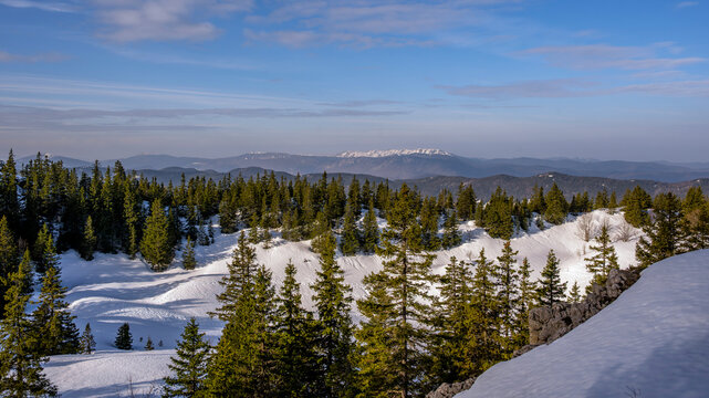 Paysage pittoresque du massif du Vercors en hiver autour du Grand Pot