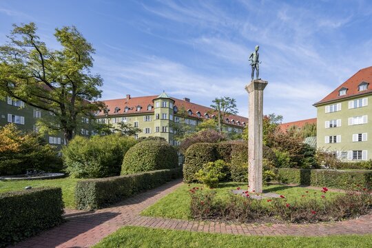 Inner courtyard with park and green residential buildings, Borstei, heritage-protected residential estate, Moosach district, Munich, Bavaria, Germany