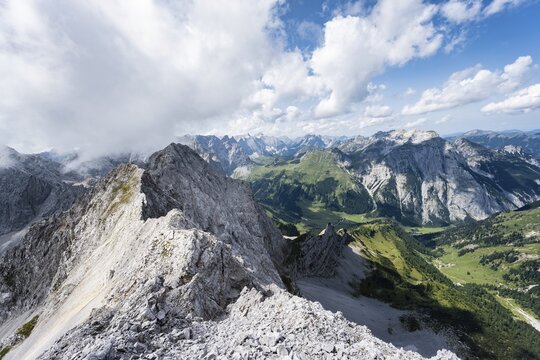 View from the summit of Lamsenspitze over rocky ridge to Schafkarspitze, into the Eng valley with summit Gamsjoch, Karwendel Mountains, Alpenpark Karwendel, Tyrol, Austria