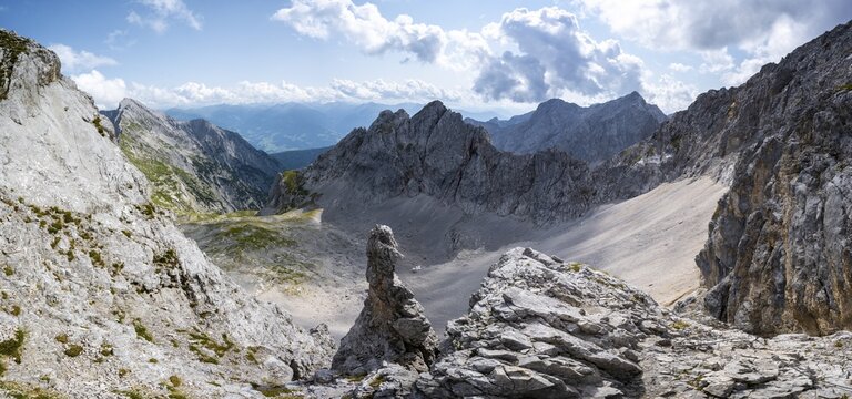 Rock outcrop on the via ferrata to Lamsenspitze, view into cirque with summit of Mitterkarlspitze, Karwendel Mountains, Alpenpark Karwendel, Tyrol, Austria