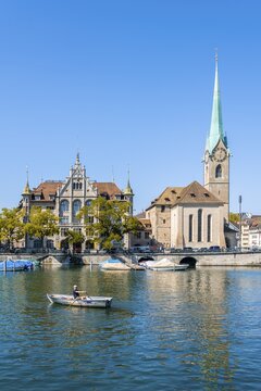 Rowers on the Limmat, behind Frauenm&uuml;nster and Stadthaus Zurich, Old Town, Zurich, Switzerland