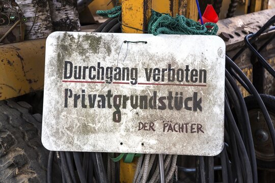 Age prohibition sign, passage prohibited, private property, Baden-W&uuml;rttemberg, Germany
