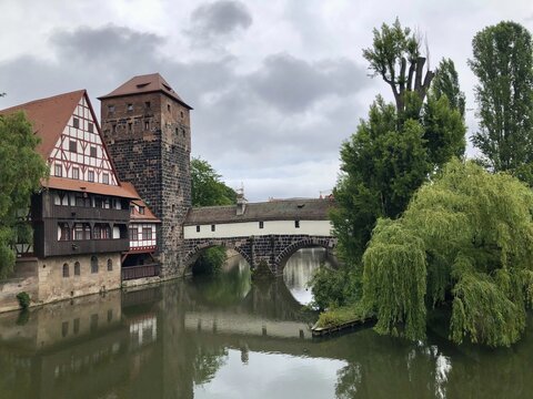 Weinstadel and Henkersteg on the River Pegnitz, Old Town, Nuremberg, Franconia, Bavaria, Germany