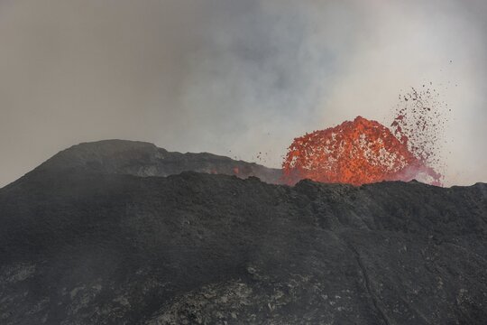 Lava fountain spouting from crater, active table volcano Fagradalsfjall, Kr&yacute;suv&iacute;k volcanic system, Reykjanes Peninsula, Iceland
