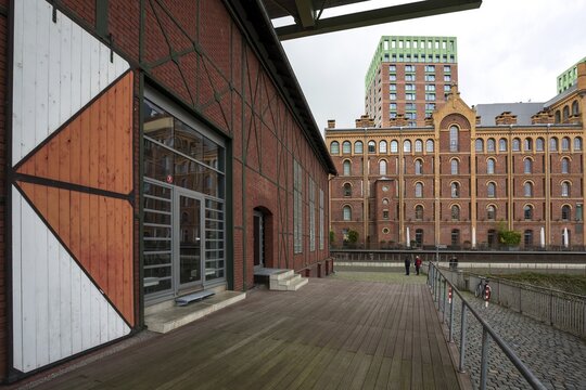 Ensemble of buildings at the Media Harbour, D&uuml;sseldorf, North Rhine-Westphalia, Germany