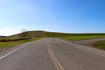 Fototapeta premium The empty road in the countryside on a sunny day.