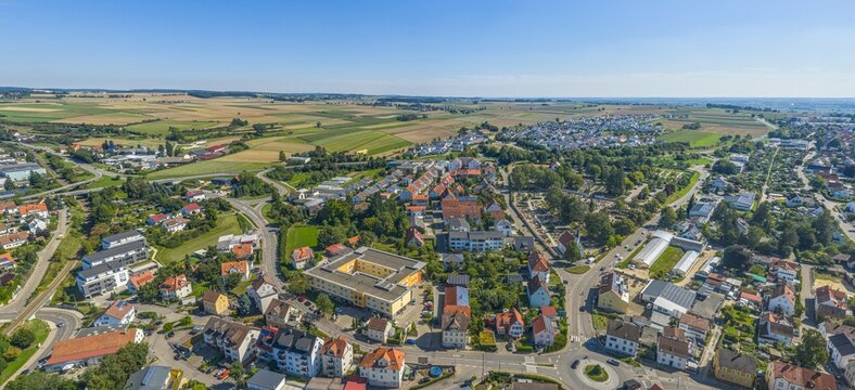 Die Kreisstadt Ehingen an der Donau im Sommer aus der Vogelperspektive