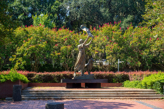 Statue of Florence Martus at Savannah waterfront, Georgia, US. Keepers of the lighthouse on Elba Island, Savannah River for 35 years. Her efforts established an exciting part of maritime history