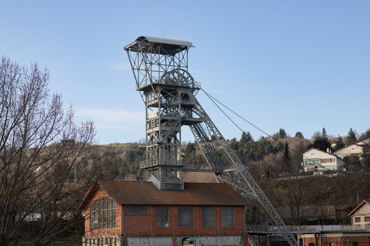 Chevalement m&eacute;tallique du Puits Couriot, ancien site d&rsquo;extraction de charbon embl&eacute;matique du patrimoine industriel de Saint-&Eacute;tienne.
