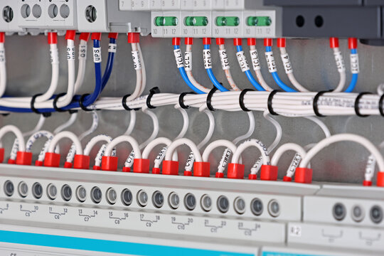 Connecting the electrical module using copper electrical insulated wires. 