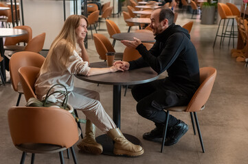 Fototapeta premium A Caucasian couple on a date in a cafe. 