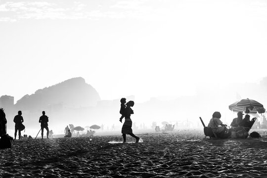 Black and white beach scene in Rio de Janeiro
