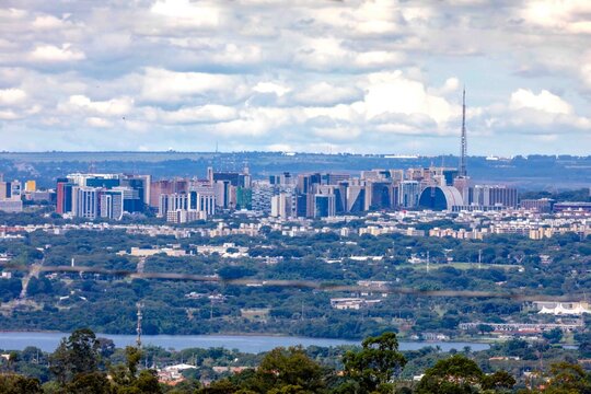 Panoramic view of the city of Brasilia, DF, banking sector, Esplanade of Ministries, Man&eacute; Garrincha Stadium, &Aacute;guas Claras neighborhood, Lake Parano&aacute;, Royal Tulip Hotel, JK Bridge.