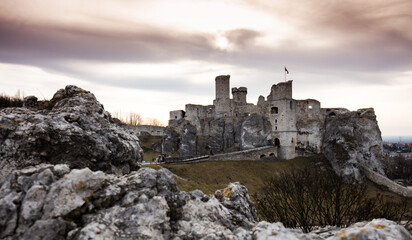 Ruiny zamku w Ogrodzieńcu Podzamcze Jura Krakowsko Częstochowska Polska © kubikactive