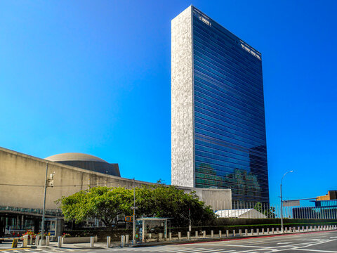 New York, NY &mdash; June 16, 2018: United Nations Headquarters complex including the Secretariat Building along the East River in Manhattan