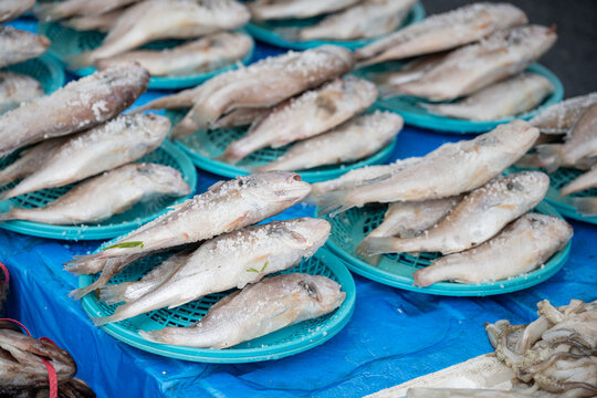 Fresh salted yellow croakers on display at a traditional seafood market