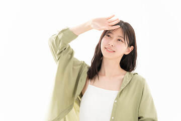 Fototapeta premium 白背景でスキンケアをする女性のビューティーイメージ
