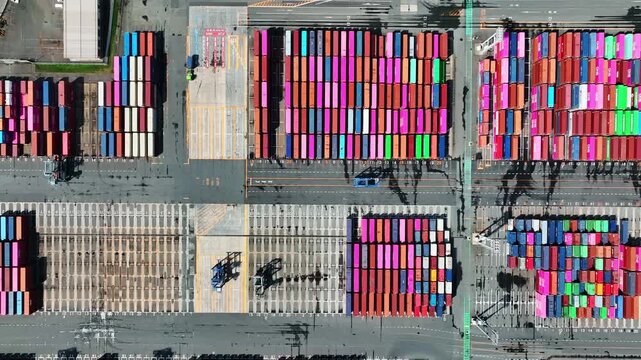 コンテナヤードの風景空撮