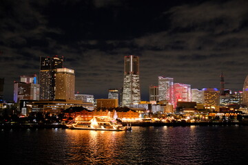 Obraz premium 大桟橋から望む横浜港の夜景 神奈川県