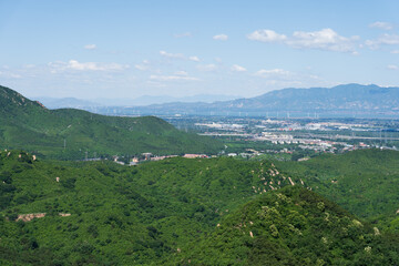 Obraz premium Mountain valley in the Yan Mountains overlooking countryside near Beijing