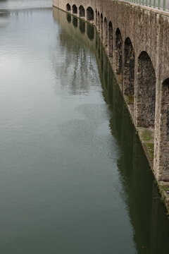 Arches du canal de la vilette en pierre avec arcs