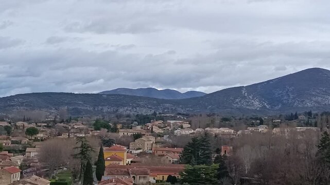 le Mont Ventoux vue de la ville de Malauc&egrave;ne