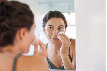 Mid adult woman removing make up with cotton pad © Rido