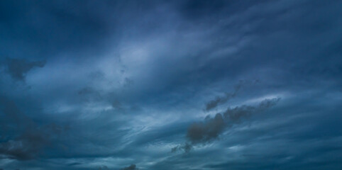 Obraz premium Cloud storm sky dark rain lightning thunder stormy typhoon nature light scene rainy atmosphere damage effect carbon dioxide dust air pollution 2.5 Pm, texture nature windstorm weather skyscape.