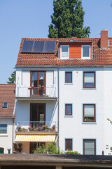 Fototapeta premium Wohngebäude im Frühling, Mehrfamilienhaus, Bremen, Deutschland