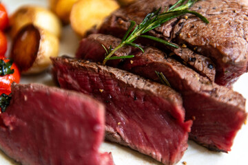 Juicy sliced steak with vegetables.