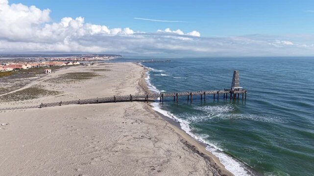 La plage de Port Leucate et son fameux ponton dans le d&eacute;partement de l'Aude en r&eacute;gion Occitanie en mars 2026.