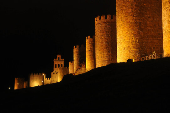 murallas de Avila por la noche