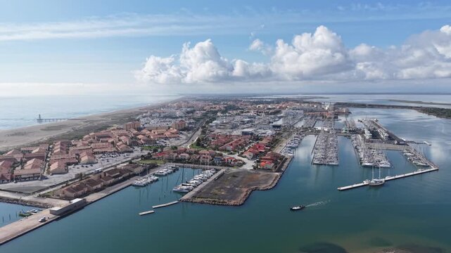 Vue a&eacute;rienne de Port Leucate dans le d&eacute;partement de l'Aude en r&eacute;gion Occitanie .  