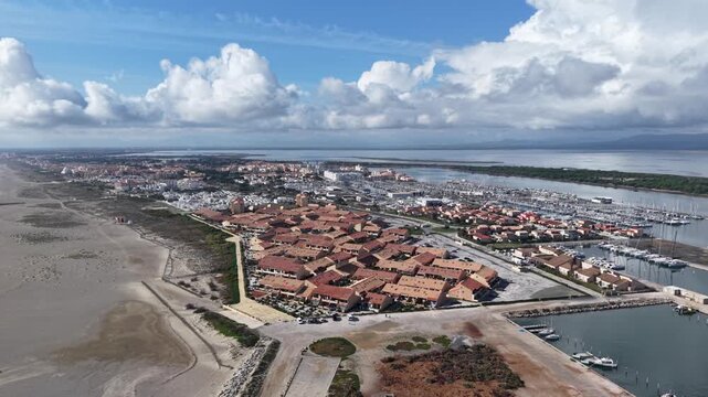 Vue a&eacute;rienne de Port Leucate dans le d&eacute;partement de l'Aude en r&eacute;gion Occitanie .  