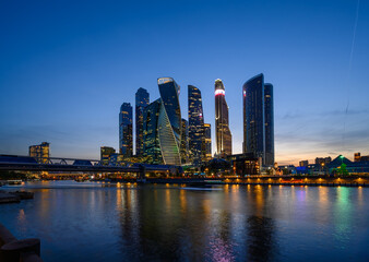 Obraz premium Night view of skyscrapers of Moscow City business center and Moscow river in Moscow, Russia, Russia