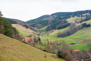 Naklejka premium Rolling hills and quaint villages create a tranquil landscape in the quiet countryside of Germany during a crisp spring day