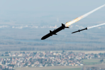 Obraz premium Cruise missile launches leaving bright flame trail in the sky.