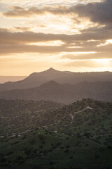 Naklejka premium Golden Sunset Over Sierra Morena Mountains