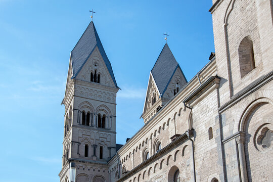 Pfarrkirche Maria Himmelfahrt in Andernach, Seitenansicht