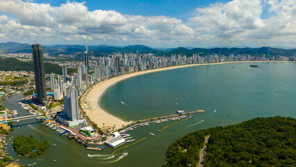 Naklejka premium Balneário Camboriú, Santa Catarina, Brasil. Vista aérea da cidade de Balneário Camboriú.