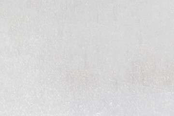 Zinkplatte mit unregelmäßigem weißem Farbanstrich, Kratzern und einigen Abplatzungen © LinieLux