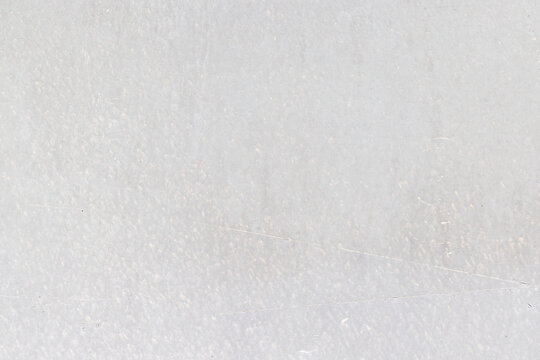 Zinkplatte mit unregelm&auml;&szlig;igem wei&szlig;em Farbanstrich, Kratzern und einigen Abplatzungen