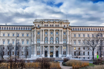 Obraz premium Facade of the Palace of Justice in Vienna, Austria