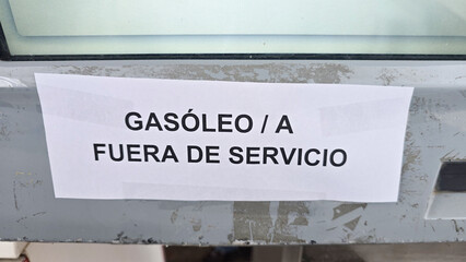 Gasoleo fuera de servicio sign on pump in Spanish