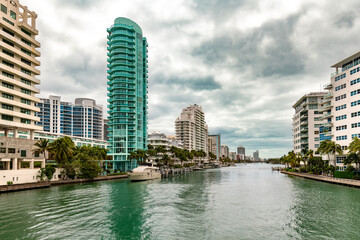 Fototapeta premium Indian Creek in Miami Beach serves as a waterway flanked by dense residential development featuring various architectural styles