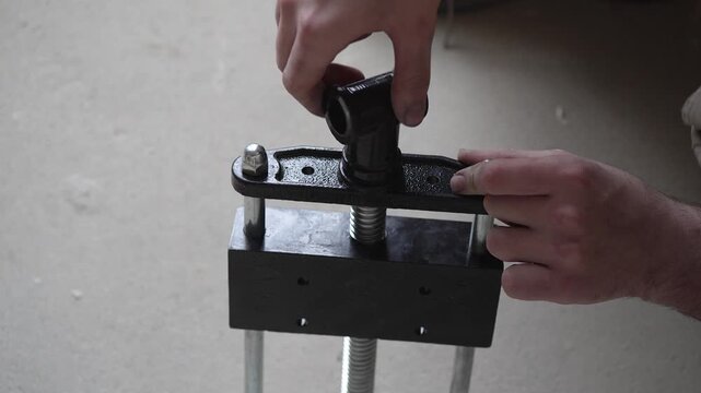Metallic Friction: Rotating Large Threaded Mechanism with Industrial ASMR Sound
